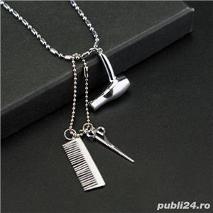 Strica in orice caz Repulsie Lantisor Pandantiv Frizer Hairstylist Hairdresser Barber Feon Foarfeca Pieptan Sector 4 - Moda si accesorii - Publi24.ro Strica in orice caz Repulsie Lantisor Pandantiv Frizer Hairstylist Hairdresser Barber Feon Foarfeca Pieptan Sector 4 - Moda si accesorii - Publi24.ro
