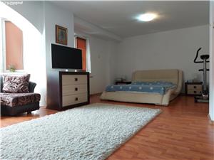 Vând apartament cu 5 camere, ultracentral - zona parc Junior. Accept schimb cu casă. - imagine 2