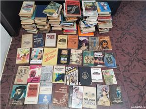 vand carti de bibloteca personala 107 buc.