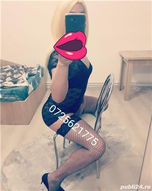 Transsexuala blonda fara inhibiții... - imagine 5