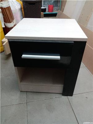 Vând pat 160 200,cu saltea relaxa, plus 2 noptiere.  - imagine 4