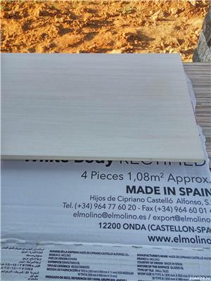 Vand faianta si gresie ramasa de la lucrari