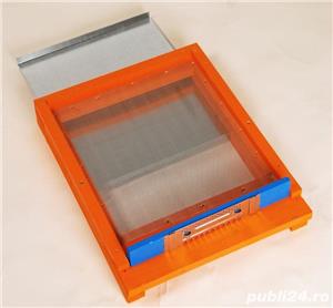 Vand stupi de albine multietajati pe 2 caturi , fund antivarroa mobil - imagine 2