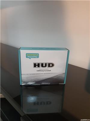 Dispozitiv de afisare a vitezei si directiei masinii pe parbriz