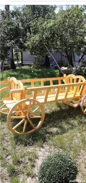 Căruța, trăsură, car rustic din lemn.