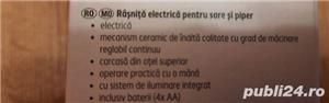 Rasnita electrica pentru sare grunjoasa si piper boabe,finisaj inox si material plastic,Nou! - imagine 3