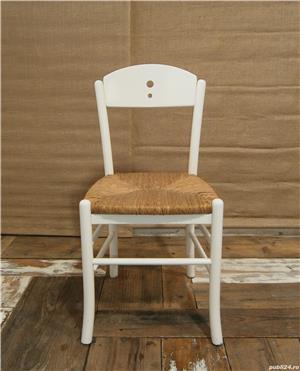 Scaune albe vechi din lemn, sezut din rachita, anii 1970 (Mid Century) - imagine 3