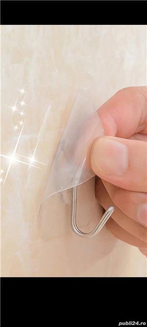 Cârlige autoadezive