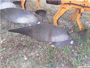 Plug Khun Huard, 5 brazde, vopsea originala, reglaj hidraulic, stare foarte buna. - imagine 3