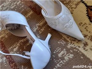 Pantofi albi dama - marimea 37 - imagine 2