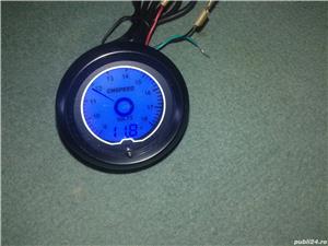 Ceas voltmetru digital 7 culori LCD - imagine 5