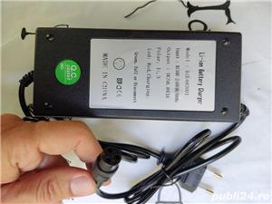 Incarcator trotineta electrica scuter output 58.8V 3 ah baterii 52v