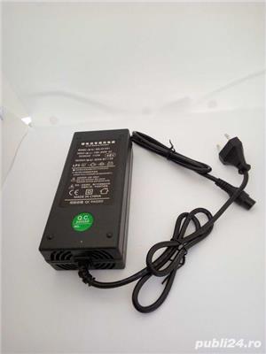 Incarcator baterie pentru scooter pe gel 54.6v2a cod 3567