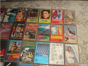 Vind carti  diferite la preturi modice