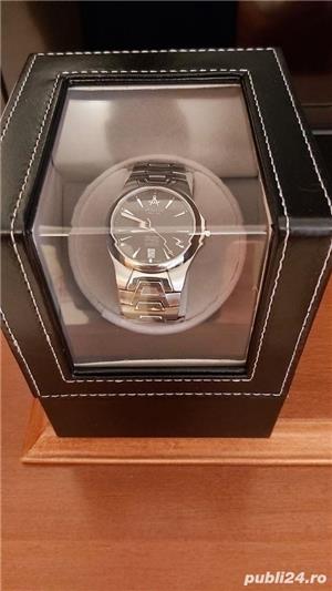 Suport rotativ pentru intors ceas automatic