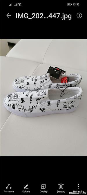 Vând pantofi sport fashion noi nouti, produs de calitate. 