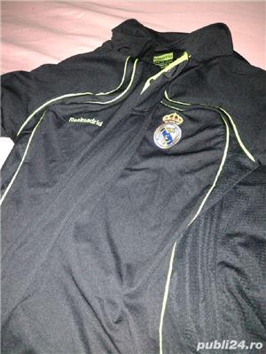 tricouri diferite modele si culori