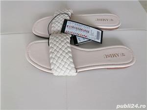 Vând sandale dama  fashion, un model deosebit, noi cu eticheta. 
