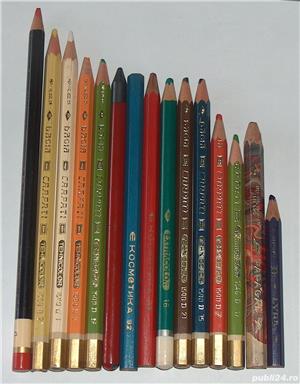 15 creioane colorate în cutie, vintage