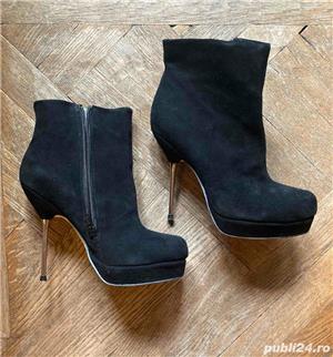 Ghete   Cizme scurte Alisha din Piele Intoarsa Neagra cu Toc