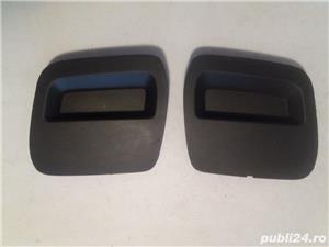 Capac ornament bara fata STG/DR Dacia Duster 2 2017+  HJD . Produs nou si original Renault. 