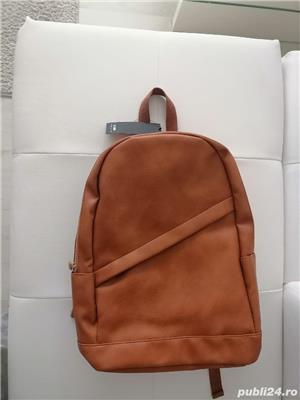 Vând rucsac fashion produs de calitate, nou nouț. Piele ecologica. 