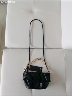 Vând poșetă fashion,  din piele ecologica,  un model deosebit,  un produs calitate.nou nouța.  - imagine 2