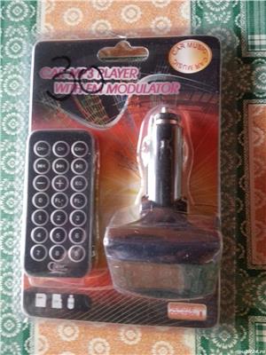 Modulator /Mp3 auto cu telecomanda si ecran LCD, USB si CARD - imagine 2