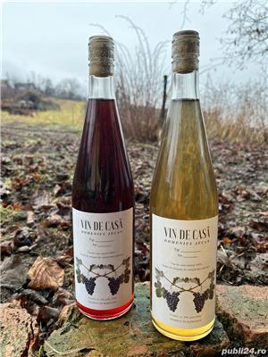 Vând vin alb  i rosu