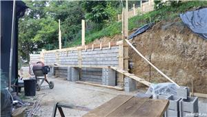 ,,,amenajeare curte  in varful unui deal.