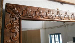 Oglinda veche cu rama din lemn masiv de stejar sculptata