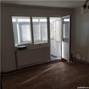 Vând apartament zona Brazdă