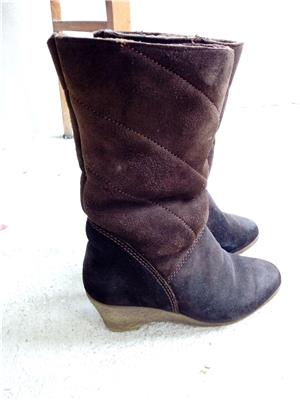 Vand cizme de dama, pentru sezonul de iarna.