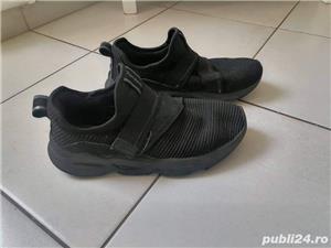 Vând pantofi sport Sprandl,  purtați dar în stare buna,mărimea 39.produs de calitate. 