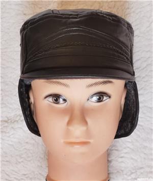 Sapca piele neagra barbati interior blana gri protectie ceafa urechi caciula stil clasic retro - imagine 7