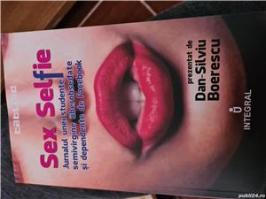 Jurnalul unei studente semivirgine uberobsedate și dependente de Facebook