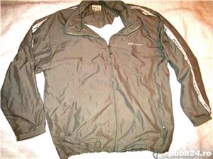 Bluza geaca trening Reebok gri material bumbac, 2 buzunare, lungime 70 cm, latime 60 cm. 