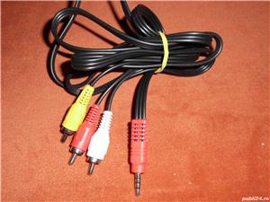 Cablu audio stereo   video,  cu mufa jack tata 3.5 mm intr-o parte iar in cealalta mufe RCA tata (mu