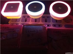 Lampa de veghe cu fotocelula incorporata 3 culori. Fotocelula detecteaza intensitatea luminoasa si a