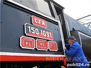 Vind replici placute feroviare ale locomotivei Seria 150.1091 expusa la Timisoara