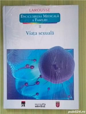 Volumul II din Enciclopedia Larousse a familiei 