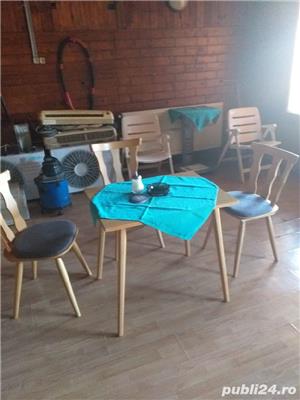 Vand masa si 3 scaune din lemn rezistent