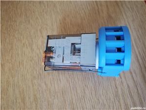 Releu Finder la 230V ac, contacte 2 x NO / NC 10A cu soclu - imagine 4