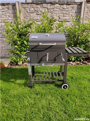 Gratar cu grill de fonta, cu cenusar, desfacator de bere si roti, nou