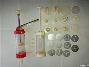 Set vechi cofetarie cu cremaliera, pentru ornat 32 piese cu sabloane pentru ornarea decorarea prajit