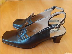 Pantofi piele cu calcaiul decupat