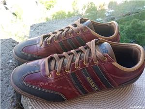 Adidasi piele Adidas, mar. 44 Fr, UK 9  (28 cm) made in Indonesia.
