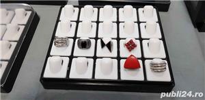 Vand 3 cutii cu capac , suport pentru inele ! - imagine 2
