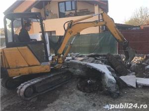 Execut diferite lucrări de demolare