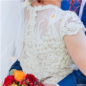 Rochie de mireasa cu voal si crinolina - imagine 3